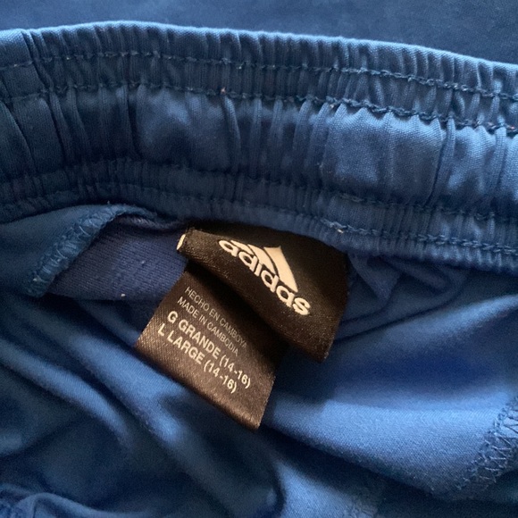 Adidas basketball shorts in good condition no stains or tears faded logo on back - Picture 3 of 6